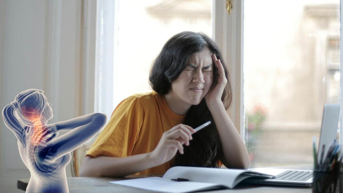 femme ayant une vision floue et des douleurs au cou